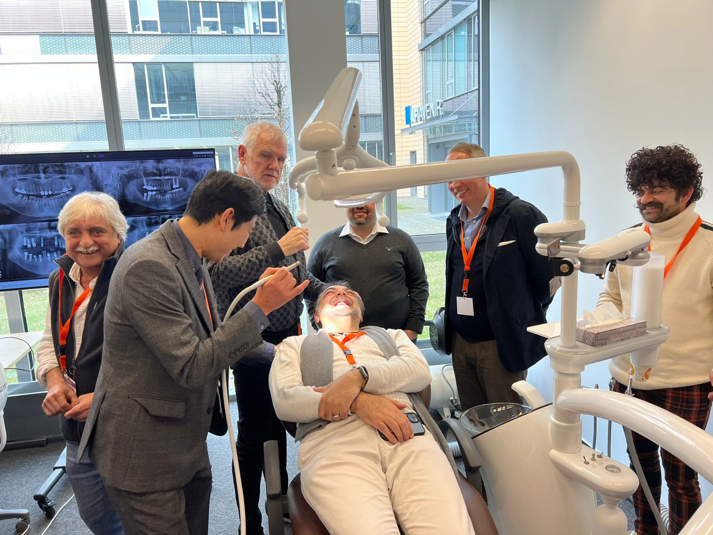 New techniques are demonstrated during a seminar held for clients from the United Kingdom at the AIC, located in Osstem Implant's European headquarters in Prague. 